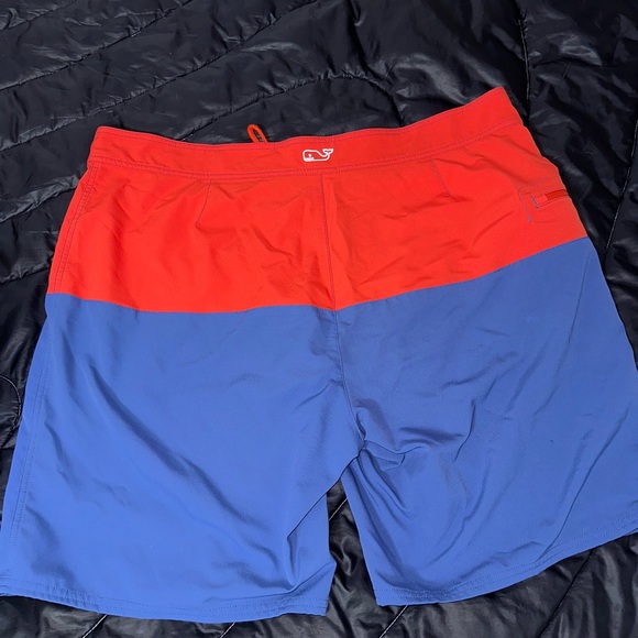 Vineyard Vines board shorts - Picture 5 of 7